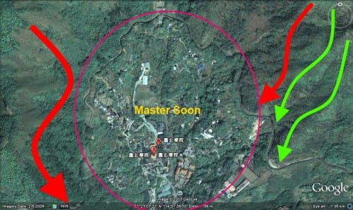 Master Soon at Yuan Xuan Xue Yuan (Hong Kong) 孙锦煌于香港圆玄学院风水堪察. From Micro View It seems Like Dragon Spot .....? The Circle is The Taiji..... The color of Dragon Vein Tell the SECRETS...... 