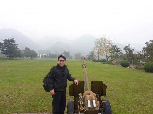 You could see a cannon in certain sector of the cemetery.... haha... this tells you something about feng shui being used in the site ....Master Soon in Beijing. Tomb feng shui Oct 2011......