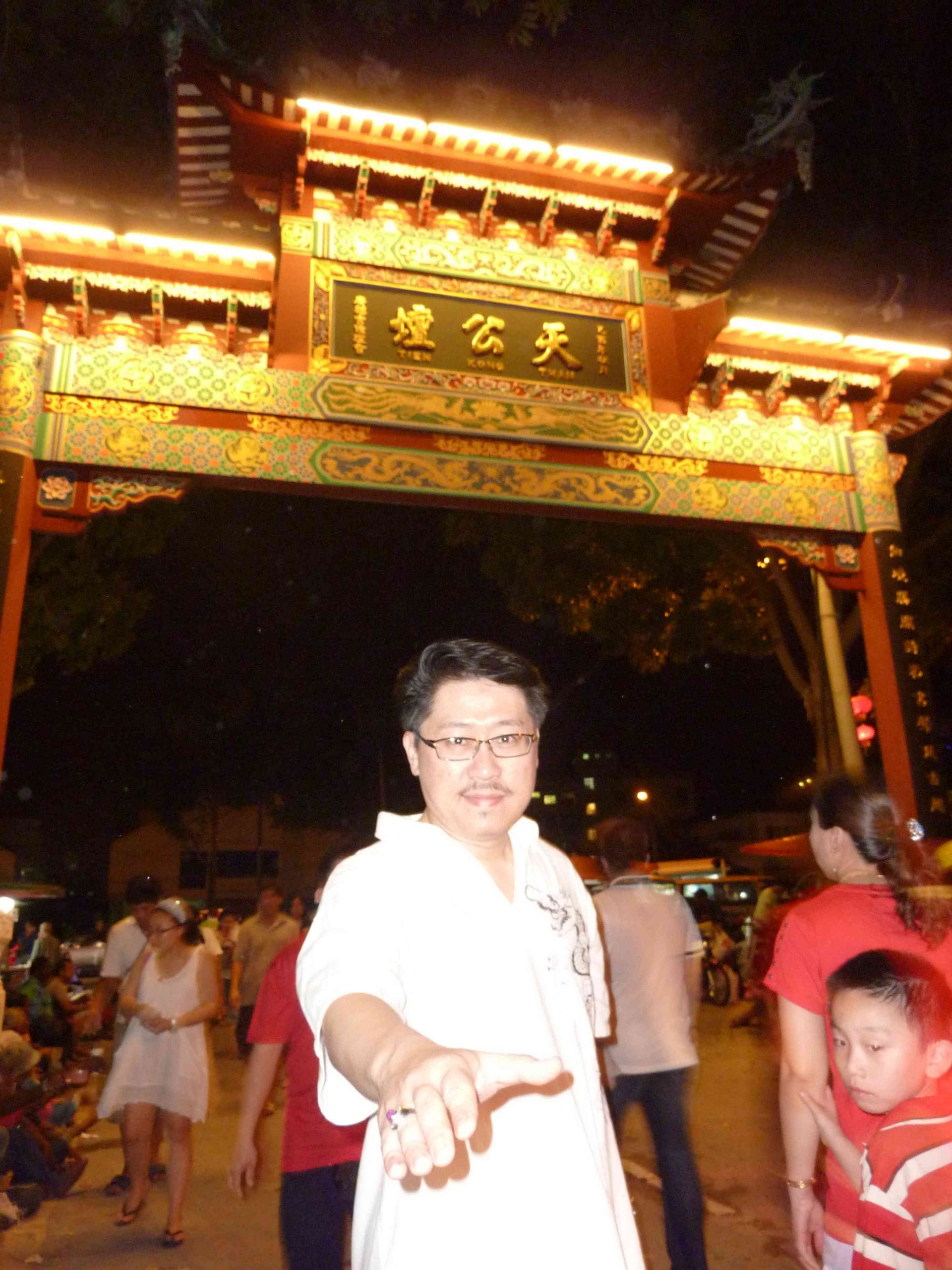 Master Soon Kicked Off His Year 2011, at 1am, 10 Feb 2011 at Penang Hill....孙老师催动其2011年全年活动于升旗山《天公坛》