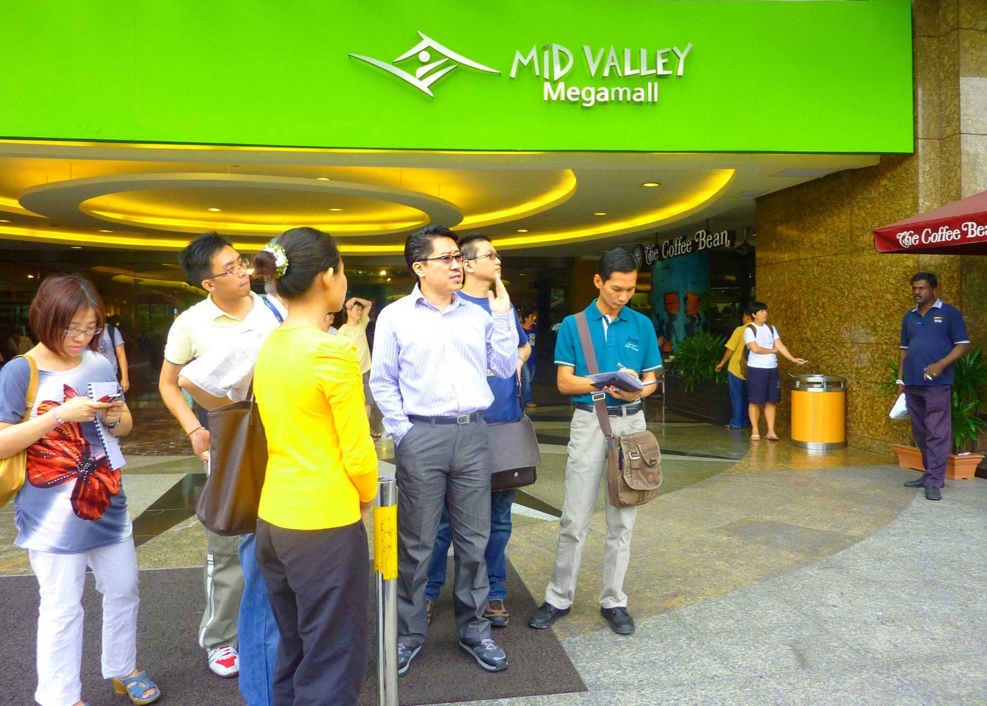 Mid Valley is one of our visiting site for megamall commercial feng shui case study. The Auspiciousness of the biggest and most crowded megamall in Malaysia is due to external land formation, rivers, traffic and internal feng shui.We have discussed in detail about the feng shui significant at different points at this megamall in term of feng shui. 