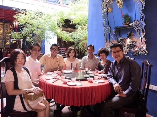 Pleasant Dinning Area in 1881 Chong Tian Hotel. This is a big air well behind us where it allows free flow of tropical air sunlights.