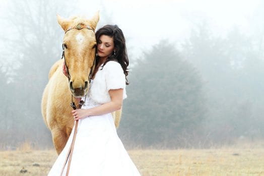 2014, a year of marriage. (horse-bridal-shoot-Taisia-Gordon-Photography-01)